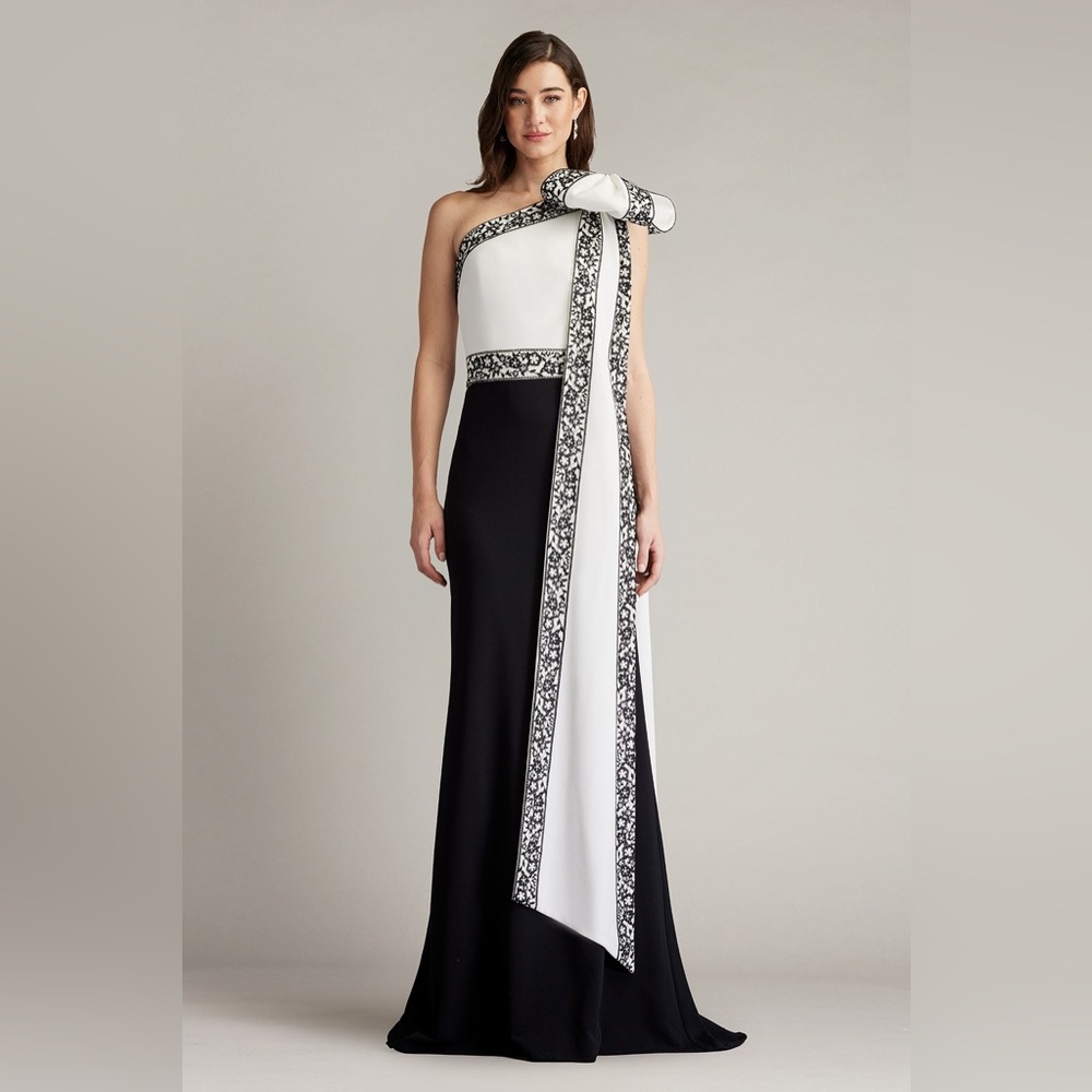Tadashi Shoji Black and White Maxi Dress.
NWOT